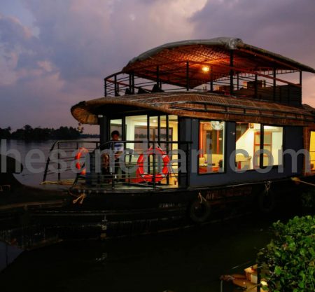 One bedroom Deluxe Boat in Alleppey