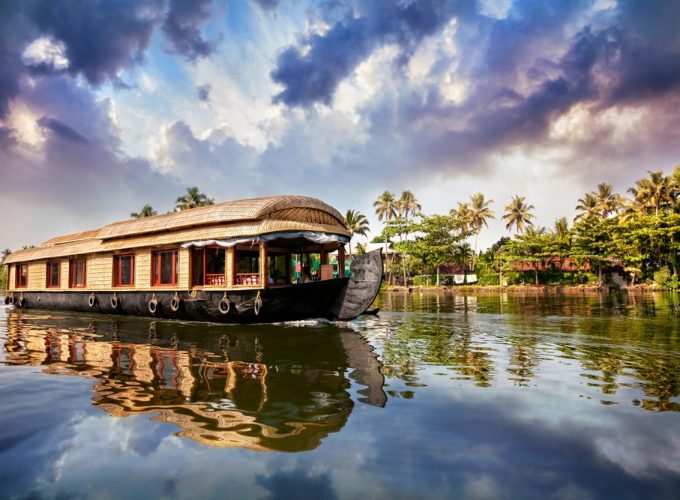 Book a lunch on the Alleppey Backwaters with Sanchari Travels.