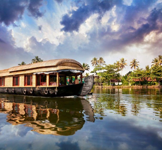 Book a lunch on the Alleppey Backwaters with Sanchari Travels.