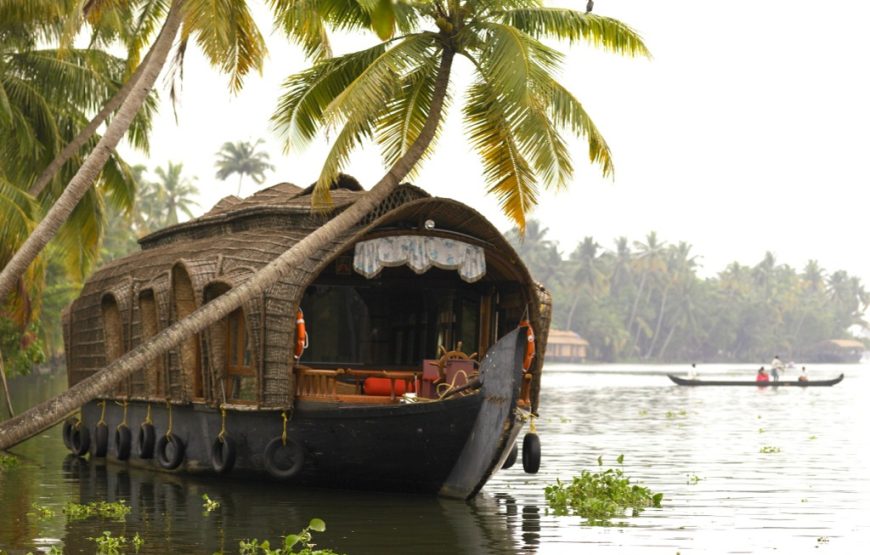 Lakes and Lagoons Houseboat