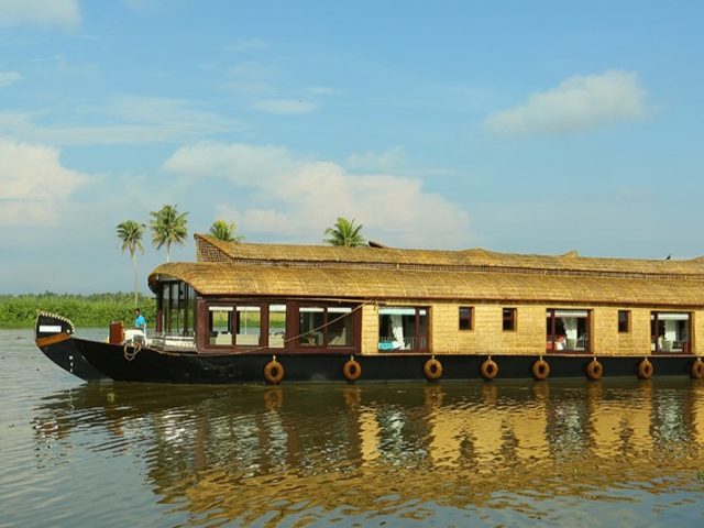 Top 10 Luxury Houseboat Cruises in Alleppey, Kerala