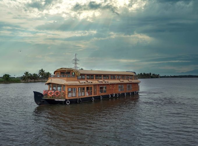 The Majesty Luxury Houseboat Cruise in Alleppey, Kerala