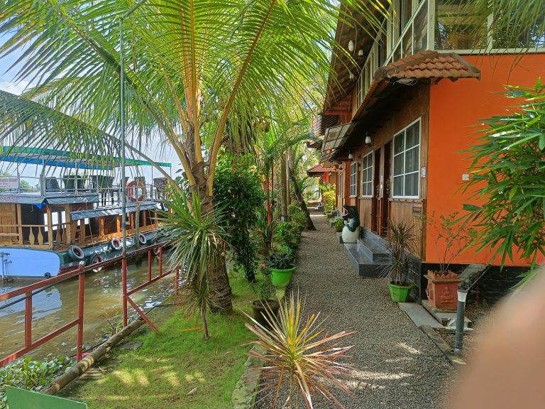 Lake Paradise Boutique Resort - Best Resorts in Alleppey