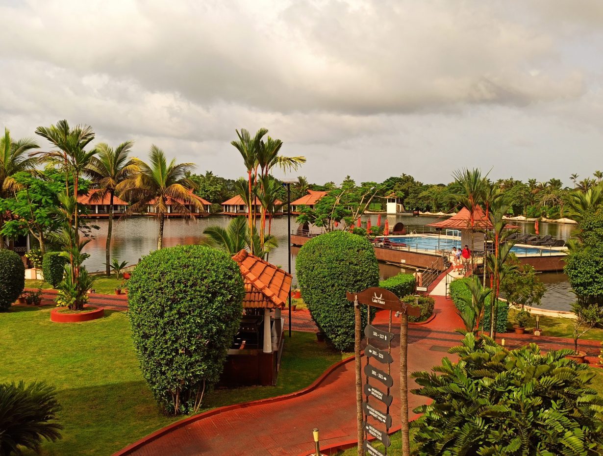 Sterling Lake Palace Garden Alleppey