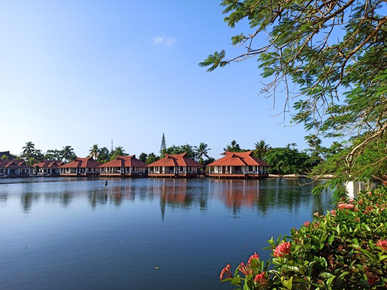 Sterling Lake Palace Alappuzha located near Banks of Vembanad lake - Sanchari Travels & Activities