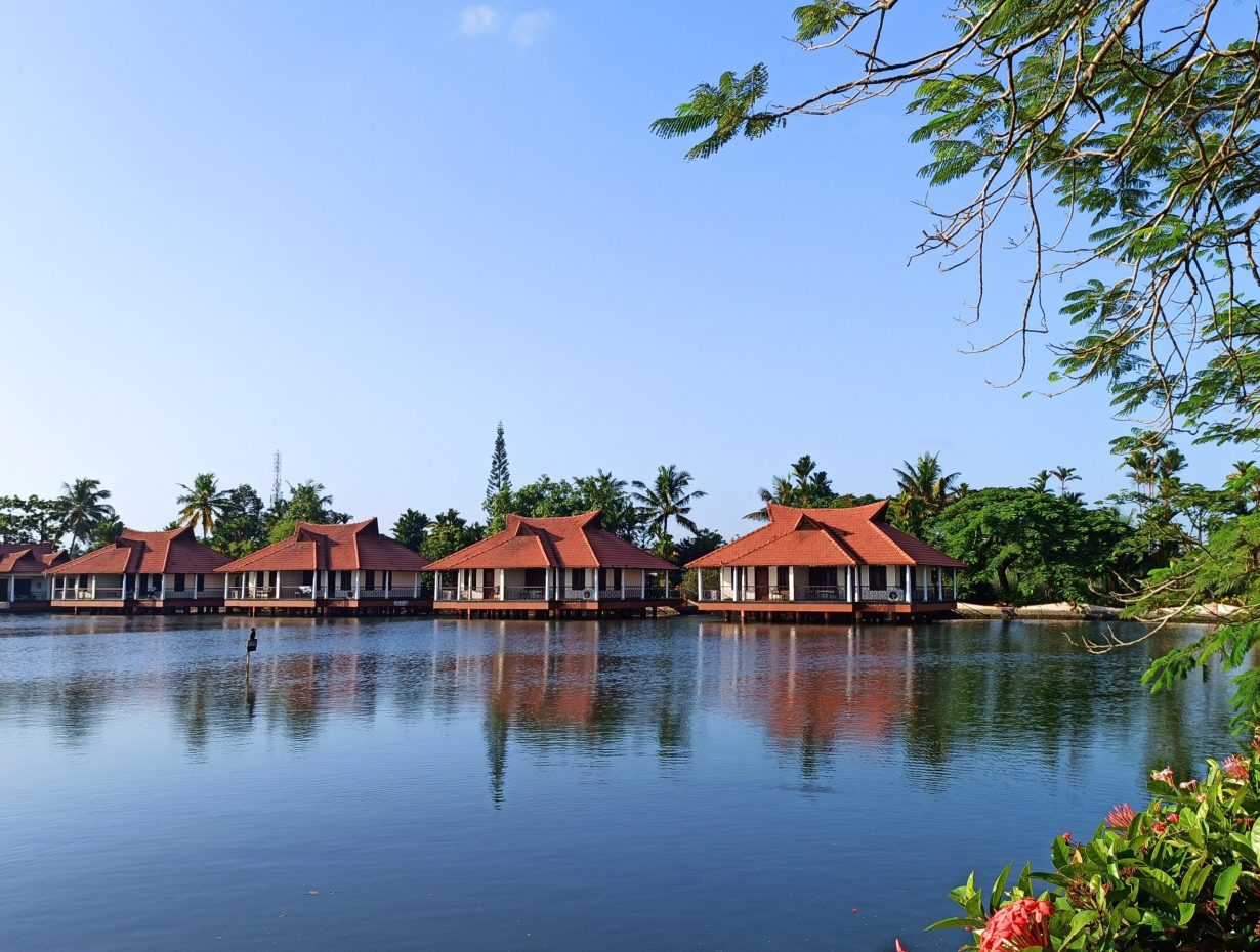 Sterling Lake Palace Alappuzha located near Banks of Vembanad lake - Sanchari Travels & Activities