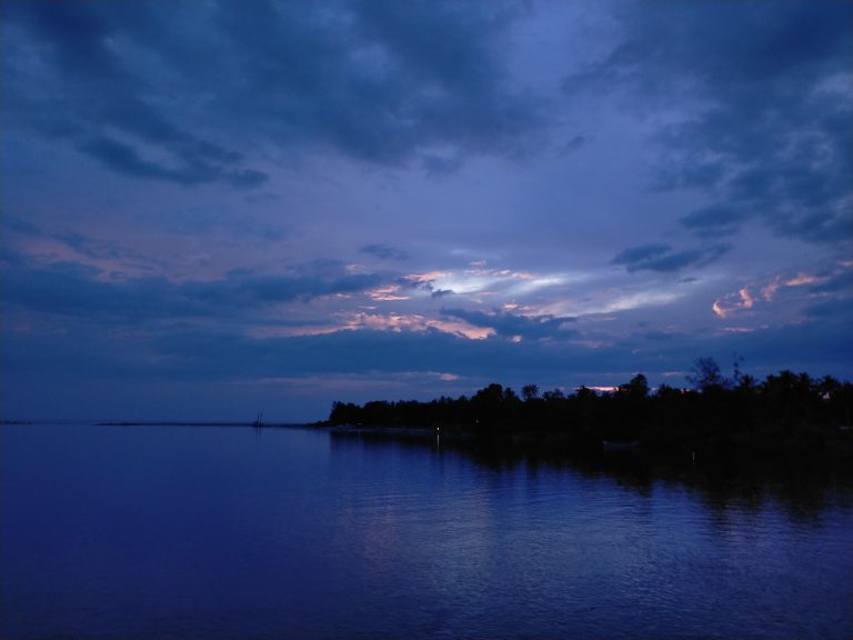 Thottapally Spillway Alleppey - Exploring backwaters of Alleppey