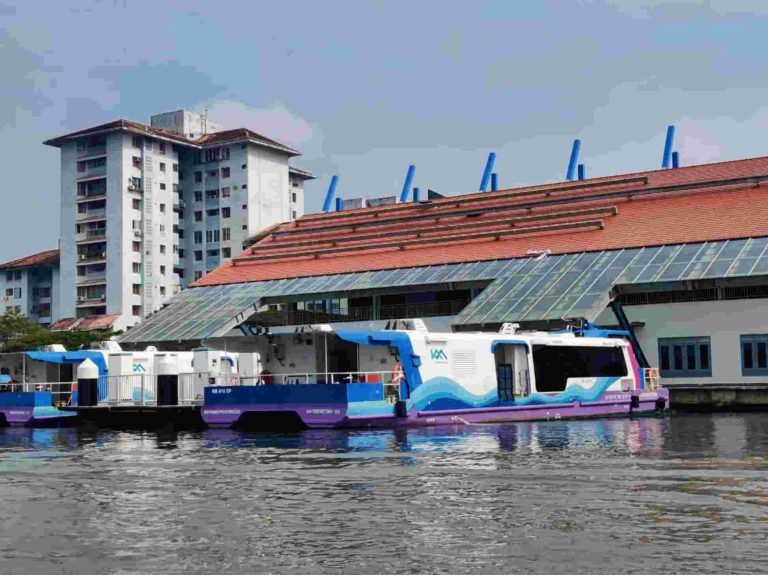 Marine Drive Kochi - Kerala Backwater Experience