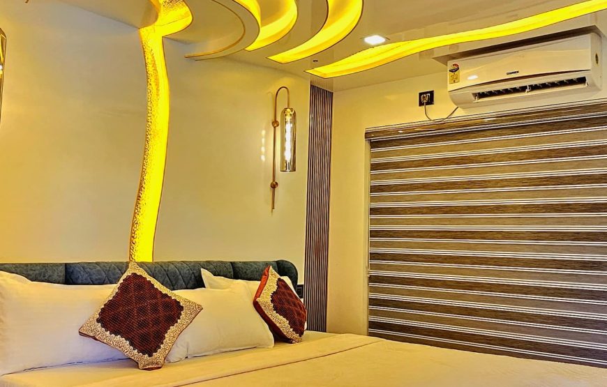 Luxury 5-Bedroom Houseboat – Ultimate Kerala Waterfront Getaway