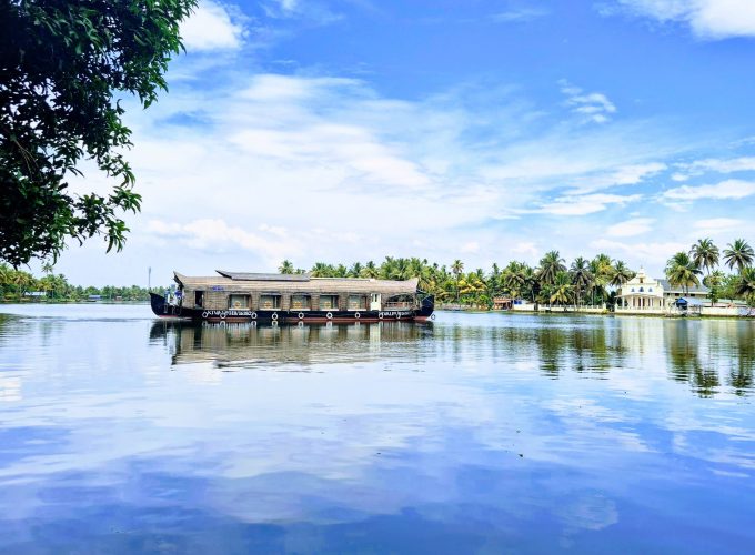 Kochi to Alleppey Houseboat Tour