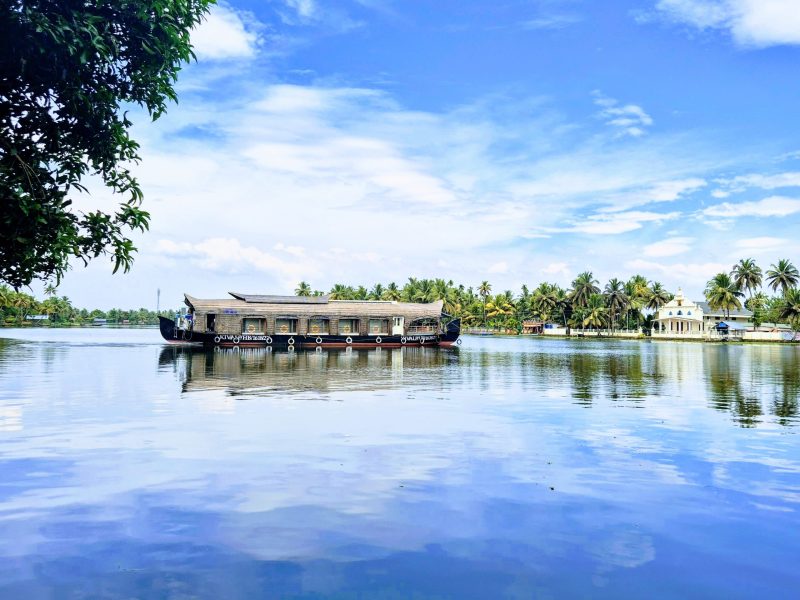 Kochi to Alleppey Houseboat Tour