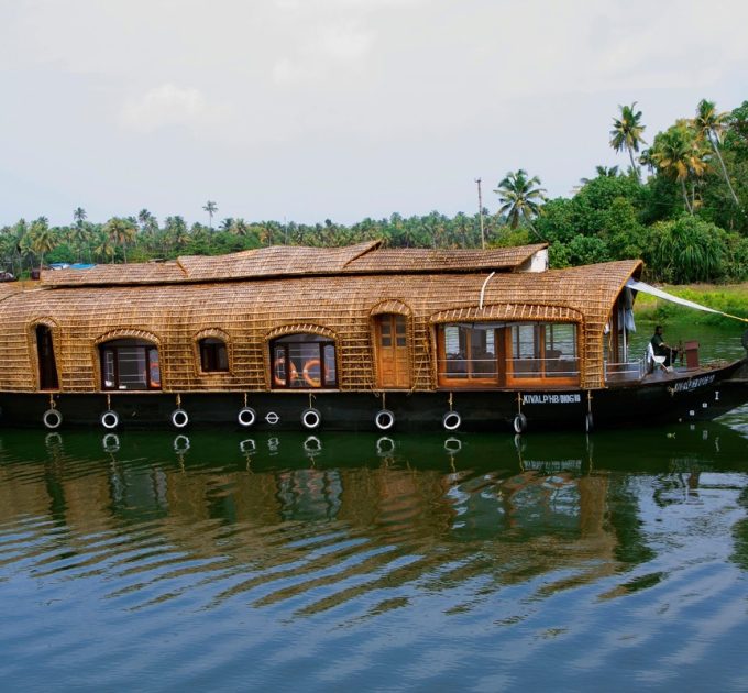 Kumarakom Castle Houseboats