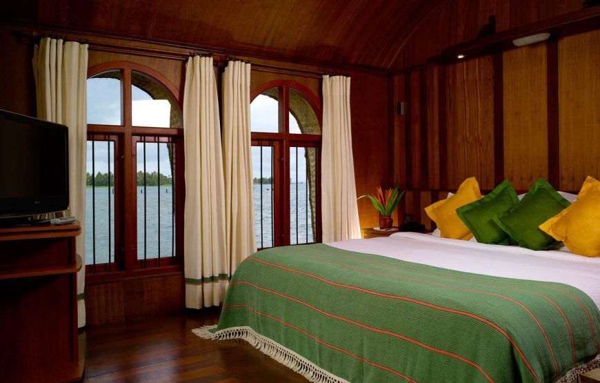 Kumarakom lake Resort Houseboat