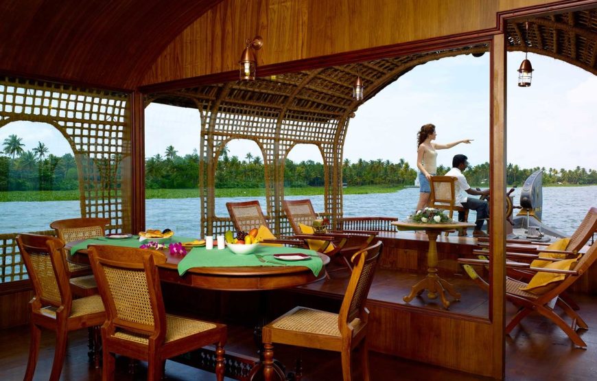 Kumarakom lake Resort Houseboat