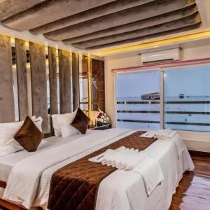 six bedroom luxury houseboat (6)